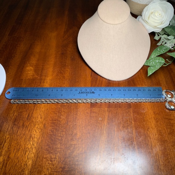 Vintage Articulated Silver Tone Frog Pendant Necklace with moving Crystal Eyes - Picture 5 of 7